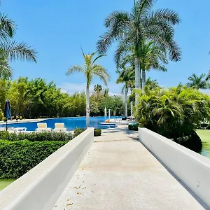 Your Luxury Oasis At Taheima Apartment